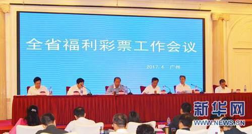 湖广会馆，是清代的建筑，当年是用来招待湖广一带进京赶考的举人，有点类似于清朝湖广在驻燕京的办事处，后来逐渐发展，成了老燕京人听曲艺、品茶艺的好去处。